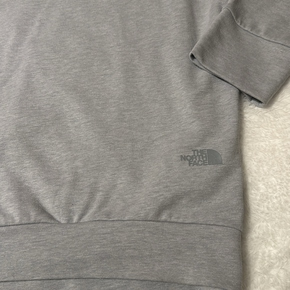 North Face cross cross v-neck back! - Picture 4 of 6